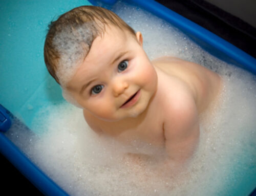 Come fare il primo bagnetto al neonato