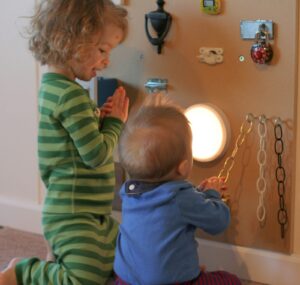 Costruiamo "Il pannello sensoriale" @ centro per le famiglie